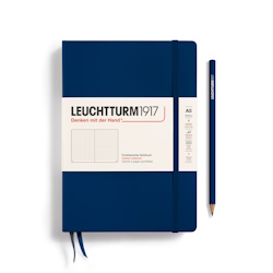 Notizbuch Medium (A5) Hardcover 251 nummerierte Seiten, Marine, Dotted