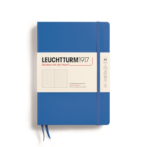 Notizbuch Medium (A5) Hardcover 251 nummerierte Seiten, Sky, dotted