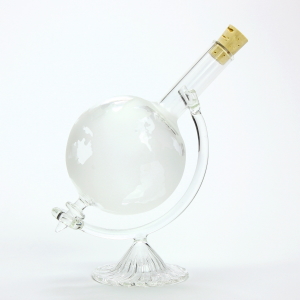 Globus 0,2l Füllmenge Glas mundgeblasen